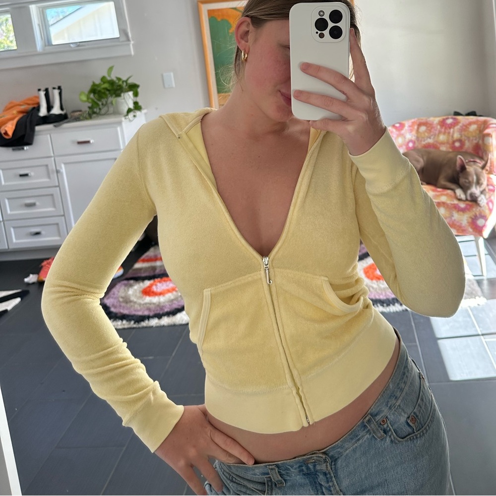 VINTAGE Y2K EARLY 2000s JUICY COUTURE VELOUR CLASSIC ZIP UP HOODIE